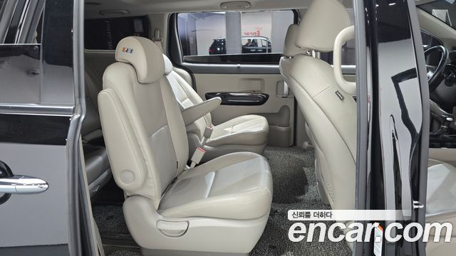 Kia Canival 2018 — photo 17
