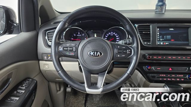 Kia Canival 2018 — photo 18