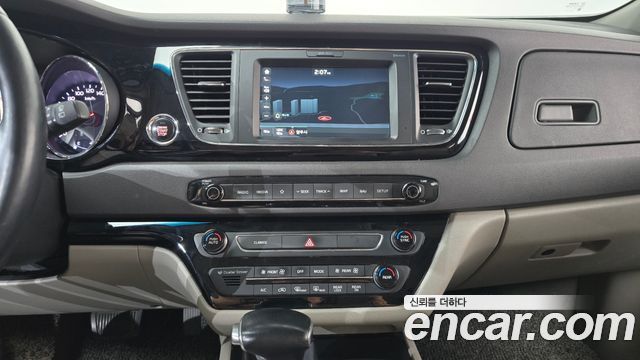 Kia Canival 2018 — photo 19