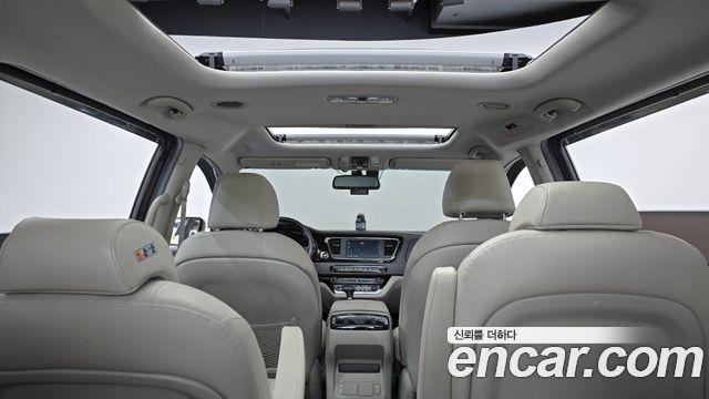 Kia Canival 2018 — photo 27