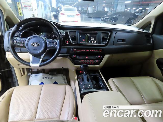 Kia Canival 2016 — photo 10