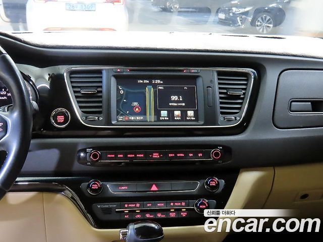 Kia Canival 2016 — photo 11