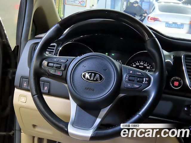 Kia Canival 2016 — photo 12