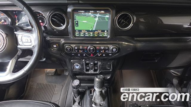 Jeep Wrangler 2021 — photo 22