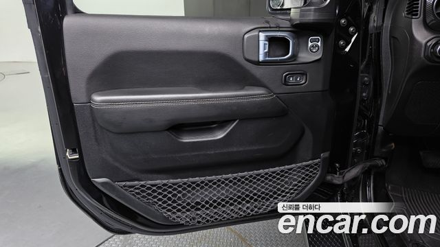 Jeep Wrangler 2021 — photo 14