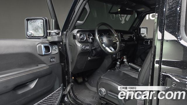 Jeep Wrangler 2021 — photo 16