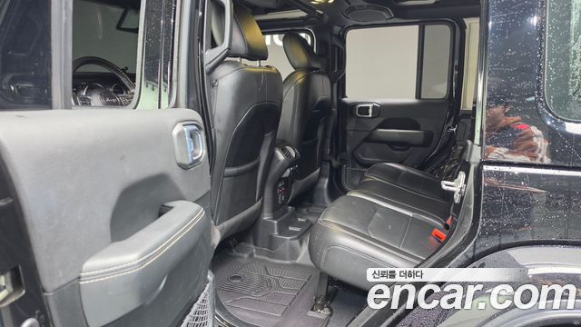 Jeep Wrangler 2021 — photo 29