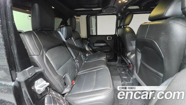 Jeep Wrangler 2021 — photo 31
