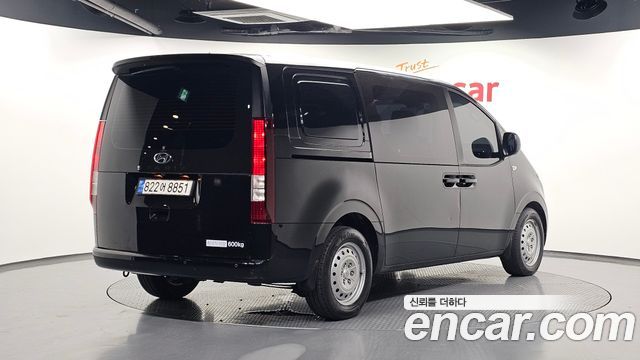 Hyundai Staria 2024 — photo 2