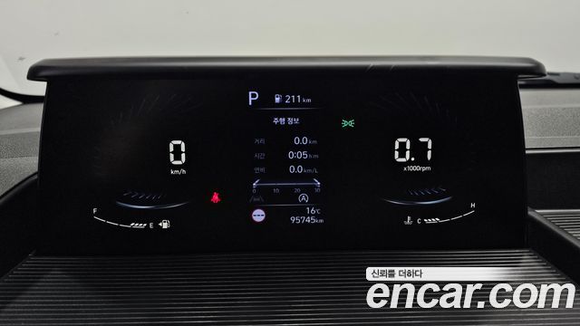 Hyundai Staria 2024 — photo 8
