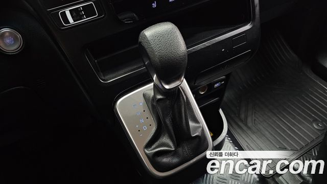 Hyundai Staria 2024 — photo 9