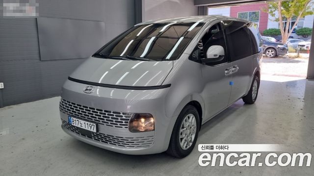 Hyundai Staria 2022 — photo 1