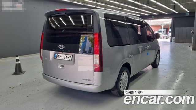 Hyundai Staria 2022 — photo 2