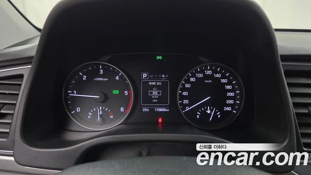 Hyundai AVANTE 2018 — photo 11