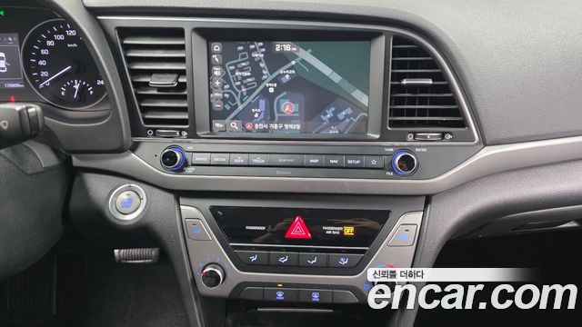 Hyundai AVANTE 2018 — photo 19