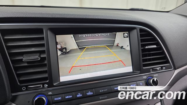 Hyundai AVANTE 2018 — photo 21