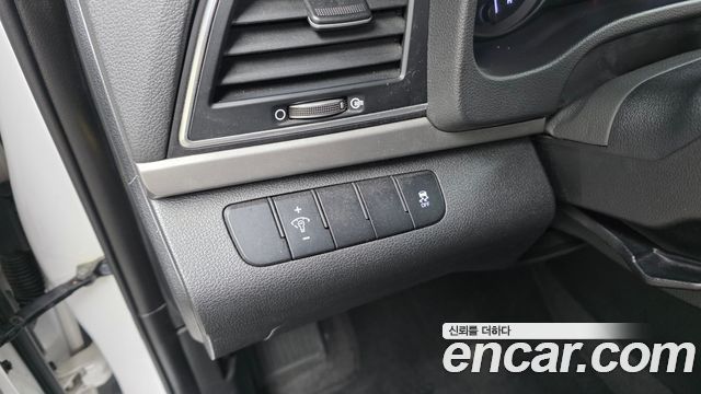 Hyundai AVANTE 2018 — photo 26
