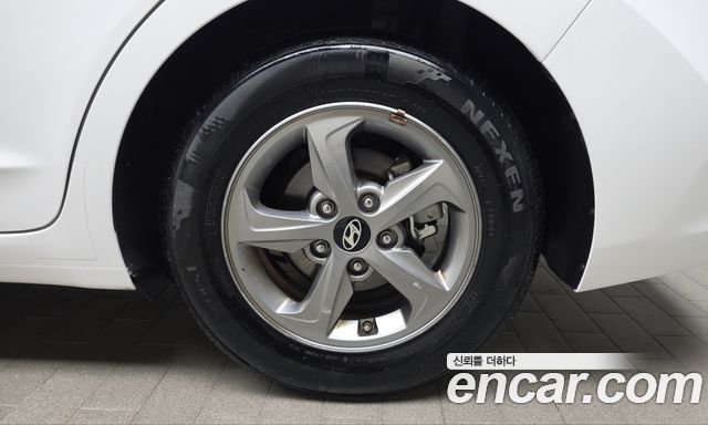 Hyundai AVANTE 2018 — photo 7