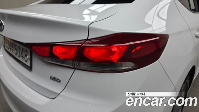 Hyundai AVANTE 2018 — photo 9