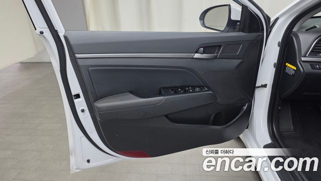 Hyundai AVANTE 2018 — photo 14