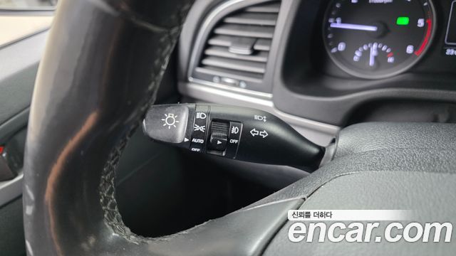 Hyundai AVANTE 2018 — photo 28