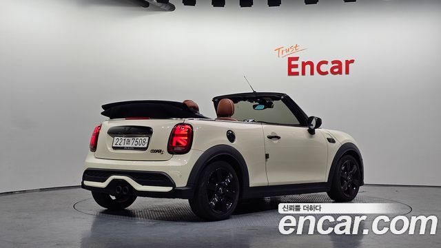 Mini Cooper Convertible 2022 — photo 2