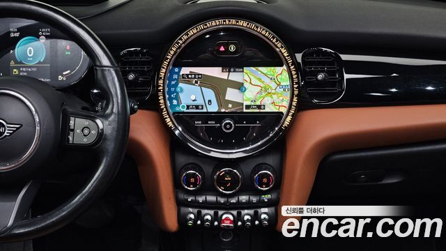 Mini Cooper Convertible 2022 — photo 22