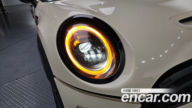Mini Cooper Convertible 2022 — photo 8