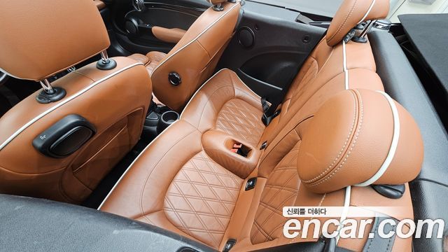 Mini Cooper Convertible 2022 — photo 16