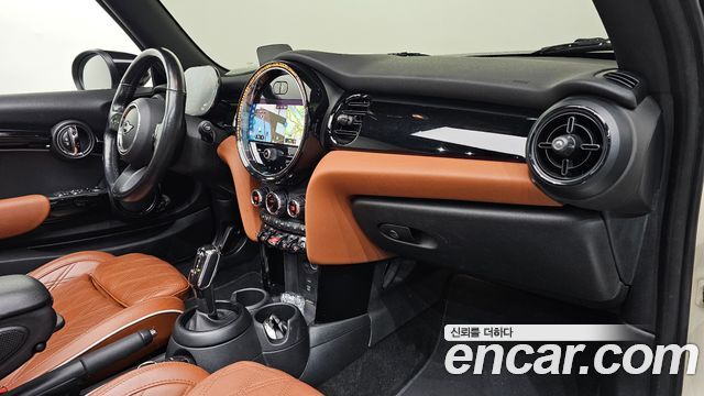 Mini Cooper Convertible 2022 — photo 27