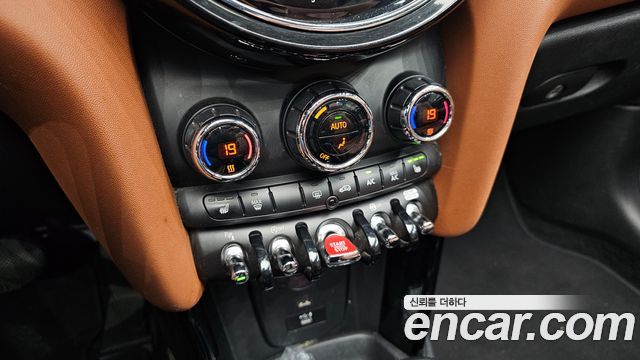 Mini Cooper Convertible 2022 — photo 30