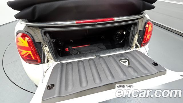 Mini Cooper Convertible 2022 — photo 31
