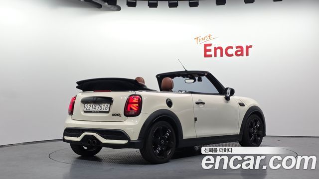 Mini Cooper Convertible 2022 — photo 2