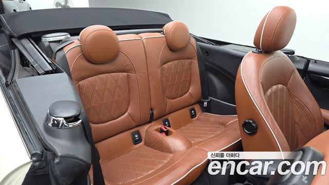 Mini Cooper Convertible 2022 — photo 17