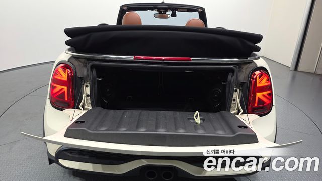 Mini Cooper Convertible 2022 — photo 26