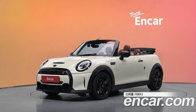 Mini Cooper Convertible 2022 — photo 1