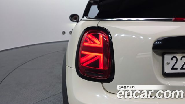 Mini Cooper Convertible 2022 — photo 9
