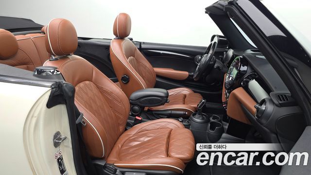 Mini Cooper Convertible 2022 — photo 16