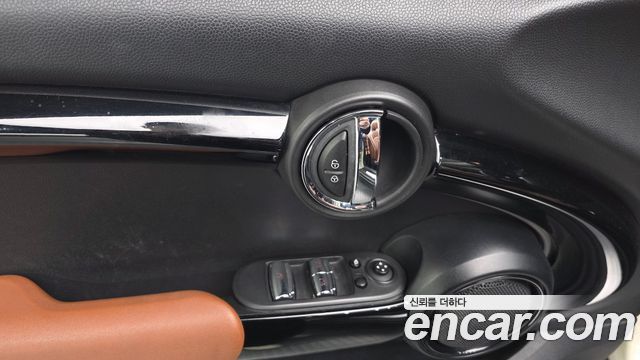 Mini Cooper Convertible 2022 — photo 29