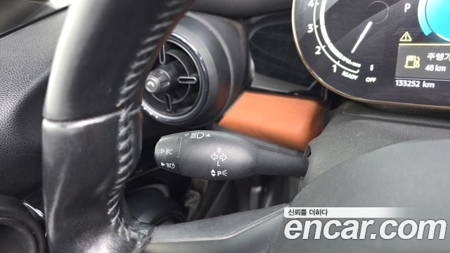 Mini Cooper Convertible 2022 — photo 30