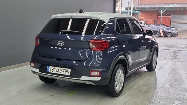 Hyundai Venue 2022 — photo 2