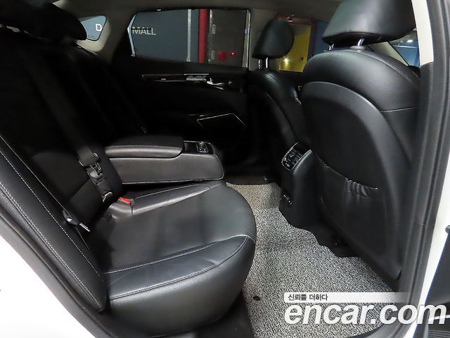 Kia K7 2018 — photo 11