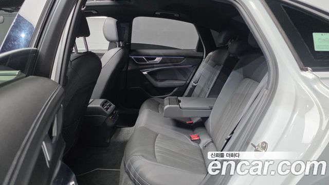 Audi A6 2021 — photo 17