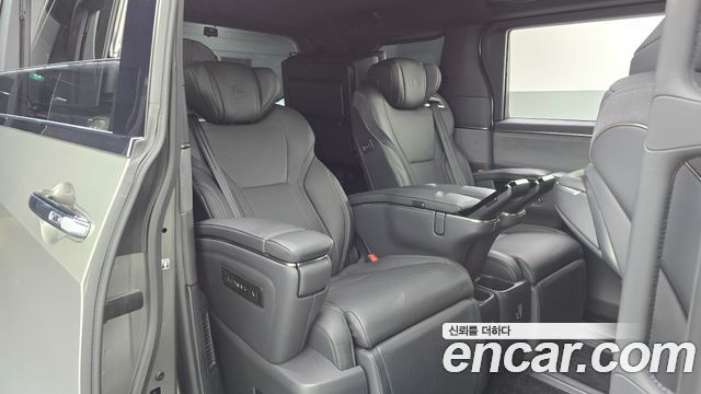 Lexus LM 2025 — photo 17