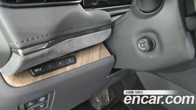 Lexus LM 2025 — photo 26