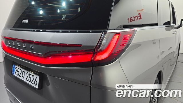 Lexus LM 2025 — photo 9