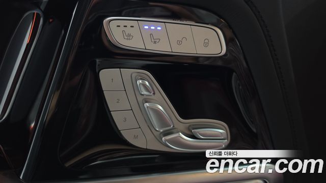 Mercedes-Benz G-Class 2021 — photo 32