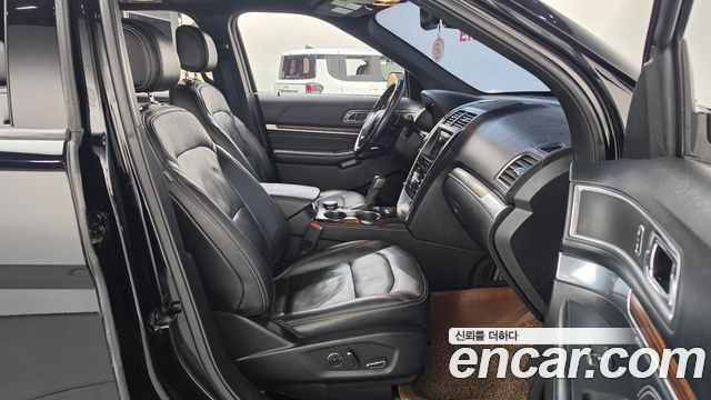 Ford Explorer 2017 — photo 11