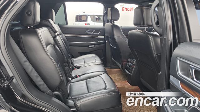 Ford Explorer 2017 — photo 12