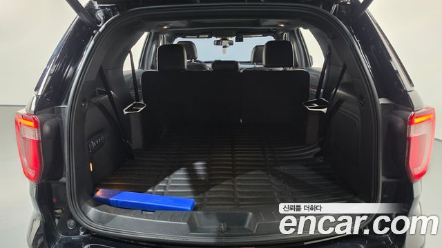 Ford Explorer 2017 — photo 20